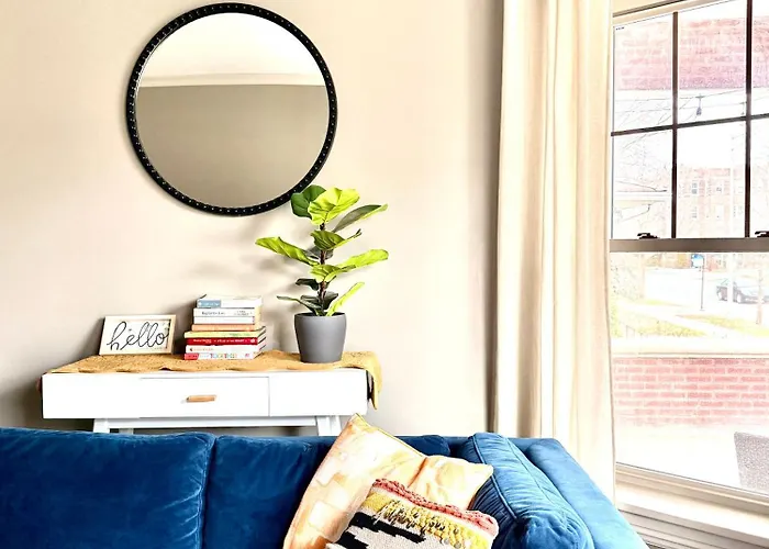 Lovely Vintage 3bd 1ba Perfectly Located Near Public Transit & Chicago