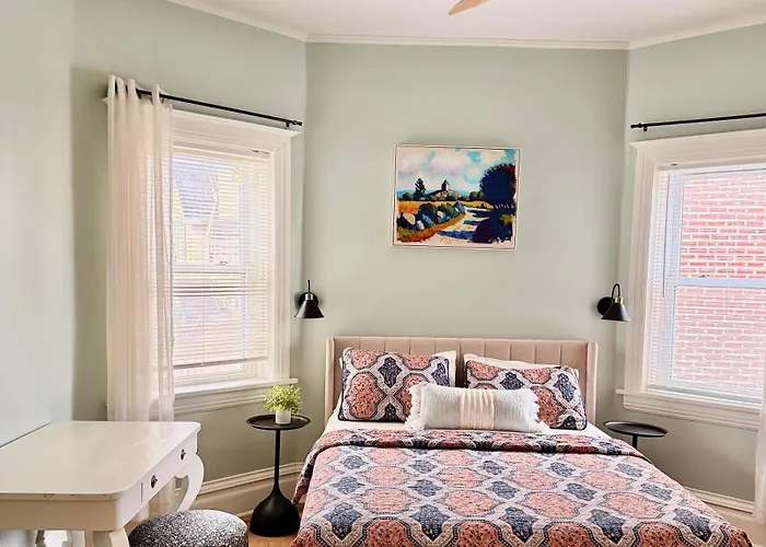 Lovely Vintage 3bd 1ba Perfectly Located Near Public Transit & Chicago * Oak Park